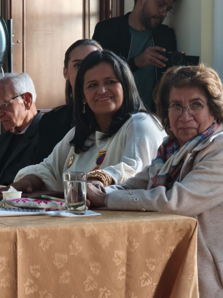JAQUELINE CAMPOS RINCÓN RECIBE LA ORDEN DE LA DEMOCRACIA SIMÓN BOLÍVAR POR SU COMPROMISO CON LA JUSTICIA SOCIAL Y LAS VÍCTIMAS EN COLOMBIA